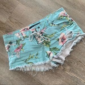 Billabong floral denim shorts - size 25